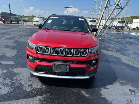 Used 2025 Jeep Compass Limited AWD/4WD image 3