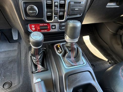 Used 2019 Jeep Wrangler Unlimited Rubicon AWD/4WD image 15