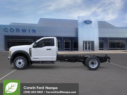 New 2025 Ford F550 4x4 Regular Cab Super Duty image 4