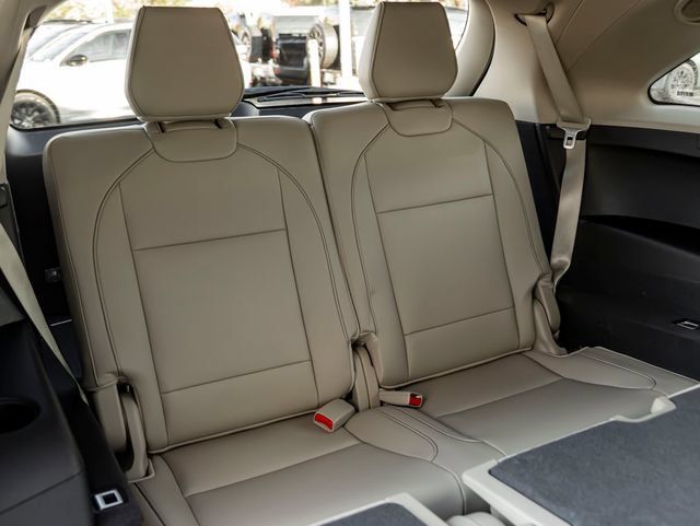 Used 2020 Acura MDX w/ Technology Package AWD/4WD image 40