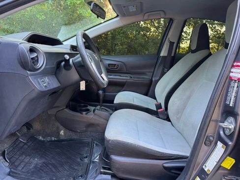 Used 2016 Toyota Prius C One FWD image 10