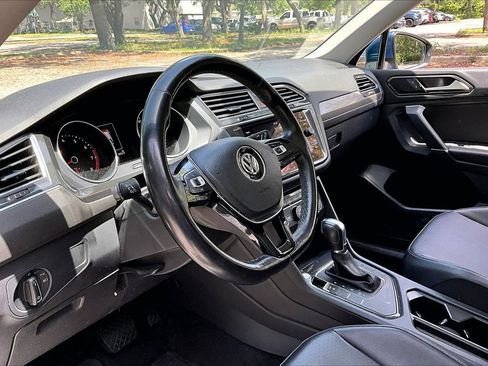 Used 2018 Volkswagen Tiguan SE FWD image 14