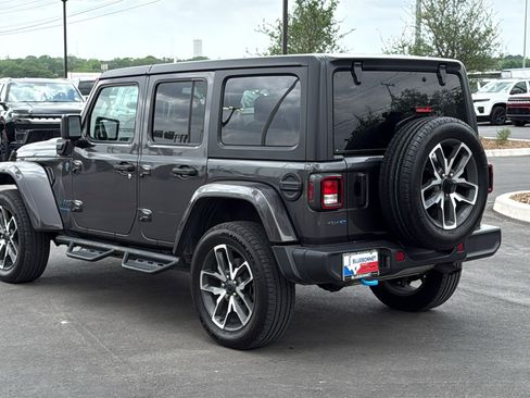Used 2024 Jeep Wrangler Unlimited w/ Convenience Group AWD/4WD image 7
