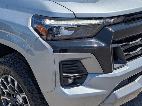 Used 2025 Chevrolet Colorado Z71 w/ Technology Package AWD/4WD image 11