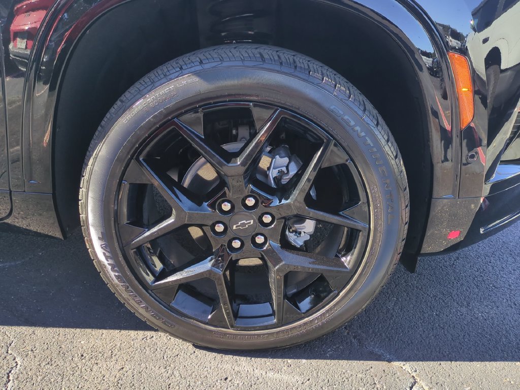 Used 2025 Chevrolet Traverse RS FWD image 13
