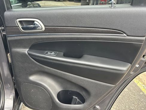Used 2018 Jeep Grand Cherokee Limited image 12