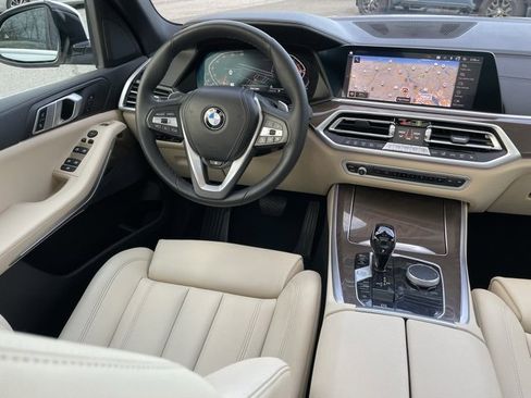 Used 2022 BMW X5 xDrive40i w/ Parking Assistance Package image 9