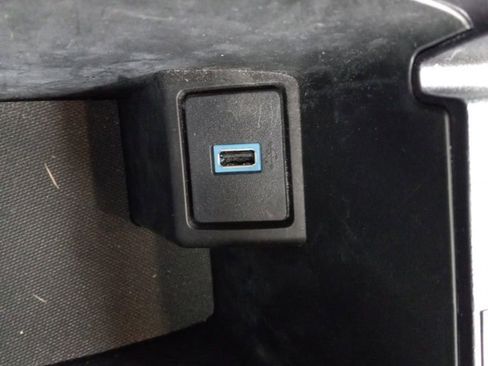 Used 2020 Ford Escape SE image 39