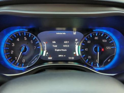 Used 2025 Chrysler Pacifica Select FWD image 11