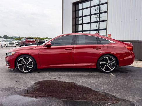 Used 2018 Honda Accord Sport image 2