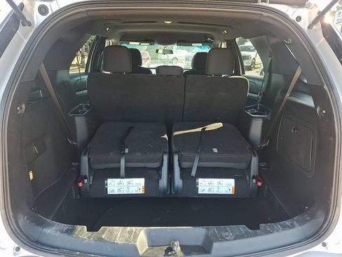 Used 2017 Ford Explorer XLT AWD/4WD image 29