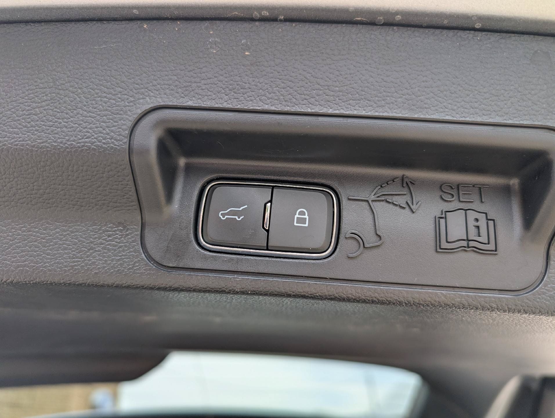 Used 2024 Ford Explorer XLT w/ Equipment Group 202A AWD/4WD image 16