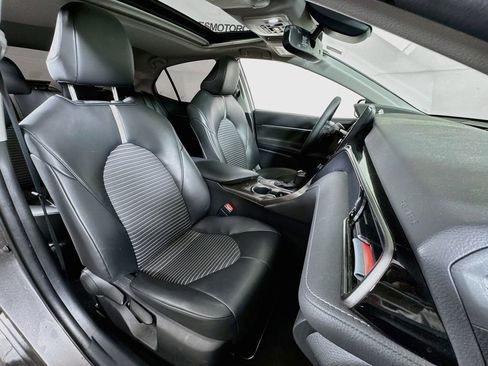 Used 2022 Toyota Camry SE w/ Cold Weather Package FWD image 28