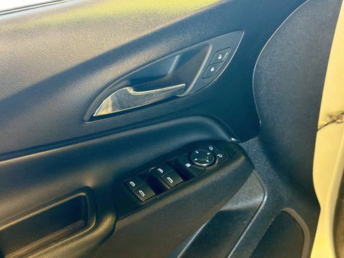 Used 2021 Chevrolet Equinox LT image 15