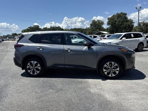 Used 2021 Nissan Rogue SV image 6