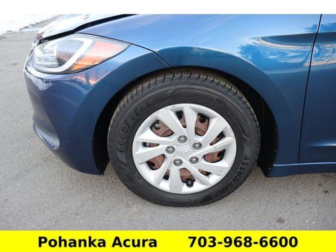 Used 2017 Hyundai Elantra SE image 27