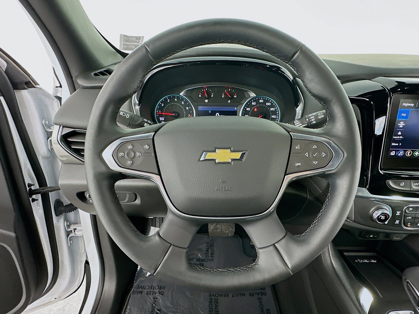 Used 2023 Chevrolet Traverse LT FWD image 13