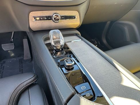 Used 2025 Volvo XC90 B6 Ultra w/ Lounge Package image 12