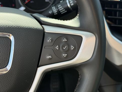 Used 2023 GMC Acadia SLT image 17