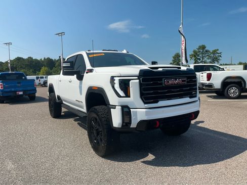 Used 2024 GMC Sierra 2500 AT4 w/ AT4 Premium Plus Package AWD/4WD image 3