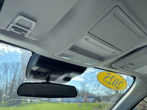 Used 2025 Ford Maverick Lariat image 21