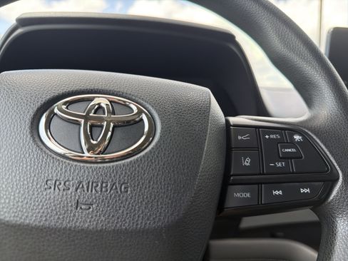 Certified 2022 Toyota Sienna LE FWD image 11