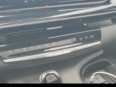 Used 2024 Cadillac Escalade Sport AWD/4WD image 17