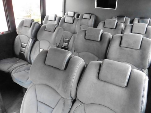 Used 2011 Ford E-450 and Econoline 450 Super Duty w/ Shuttle Bus Prep Pkg image 22