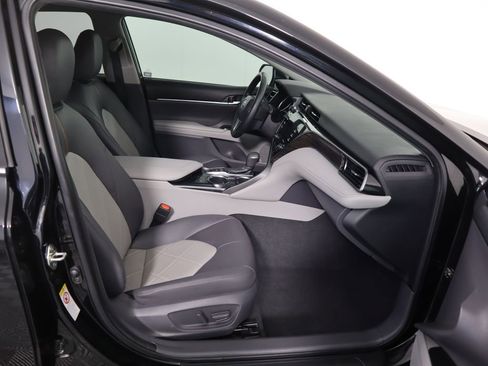 Used 2019 Toyota Camry XLE image 20