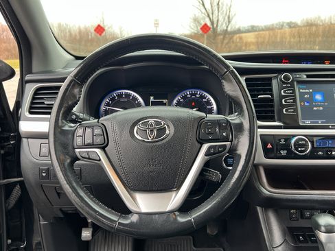 Used 2018 Toyota Highlander XLE image 30