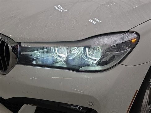 Used 2018 BMW 740i xDrive image 29