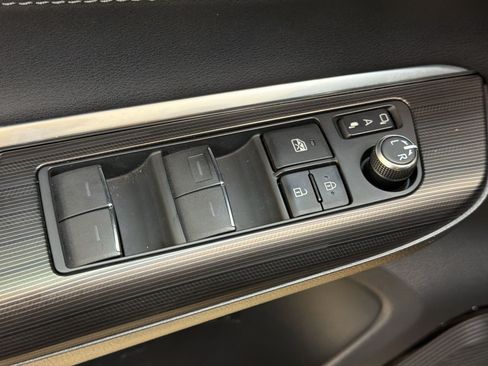 Used 2021 Toyota Venza XLE w/ Softex Package AWD/4WD image 13