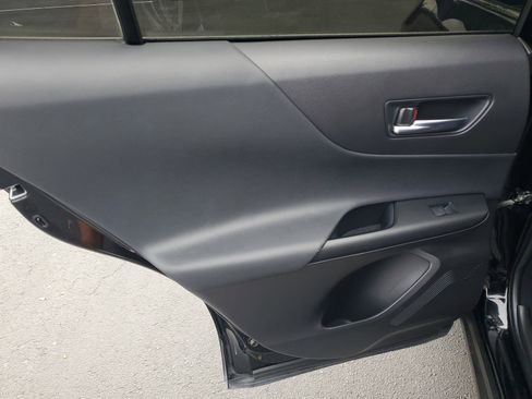 Used 2022 Toyota Venza LE image 10