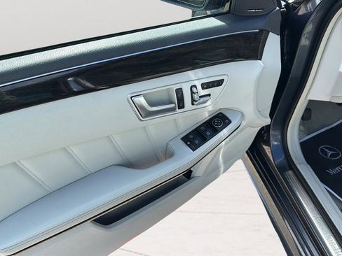 Used 2014 Mercedes-Benz E 550 4MATIC Sedan image 10