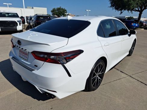 Used 2024 Toyota Camry SE w/ Convenience Package FWD image 6