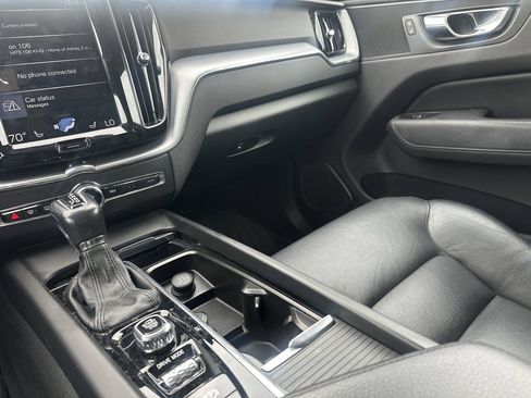 Used 2019 Volvo XC60 T6 Momentum w/ Premium Package AWD/4WD image 18