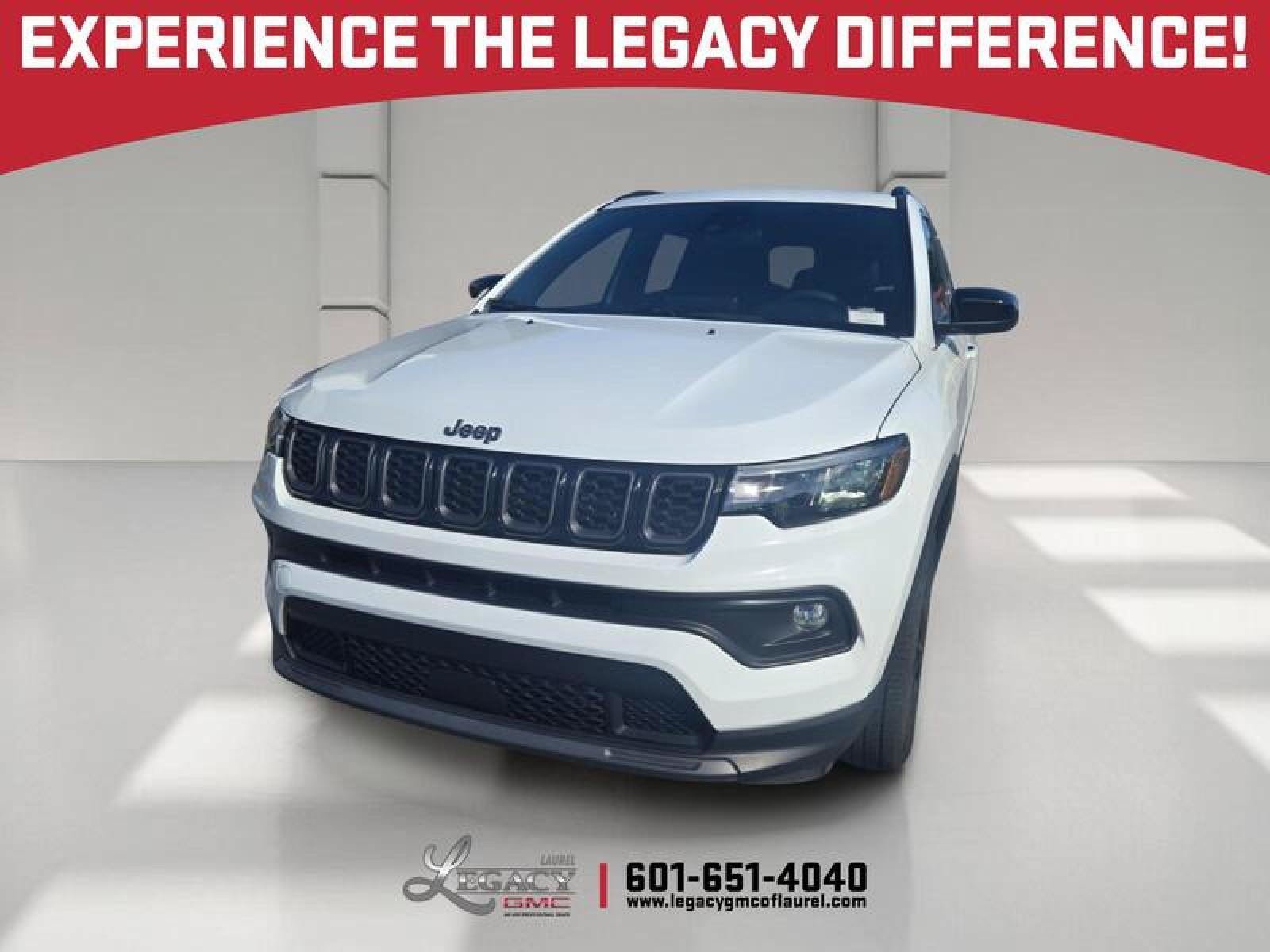 Used 2025 Jeep Compass Latitude w/ Convenience Group AWD/4WD image 1