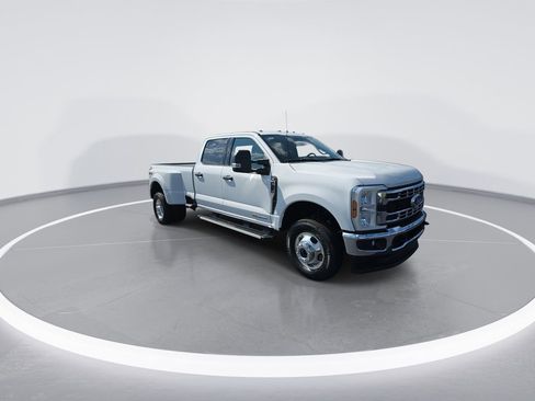 New 2026 Ford F350 XLT image 3
