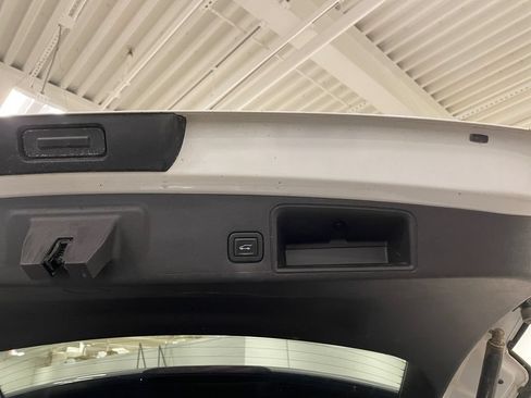 Used 2022 GMC Terrain SLT w/ Infotainment Package II AWD/4WD image 16