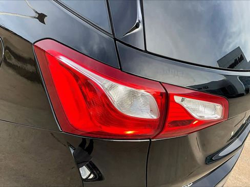 Used 2020 Chevrolet Equinox LT w/ Driver Convenience Package image 22