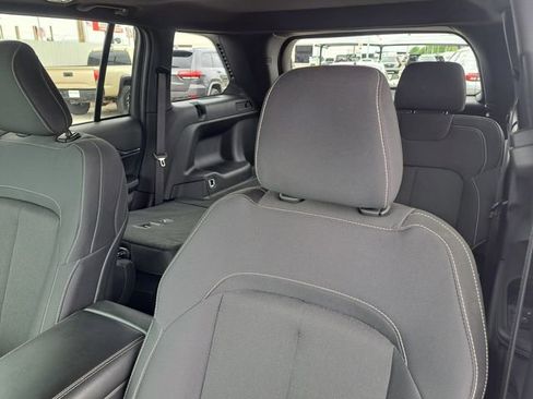 Used 2025 Jeep Grand Cherokee Laredo X RWD image 17