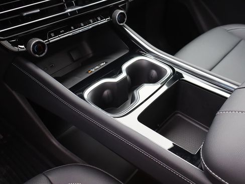 New 2026 Chevrolet Traverse LT w/ Sun and Wheel Package image 23