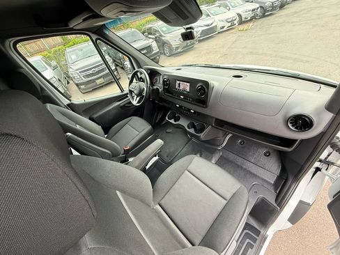 Used 2022 Mercedes-Benz Sprinter 1500 image 31