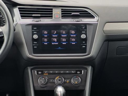 Used 2021 Volkswagen Tiguan SE image 26