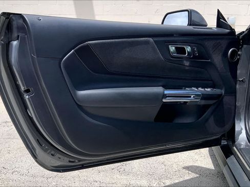 Used 2025 Ford Mustang Convertible RWD image 26