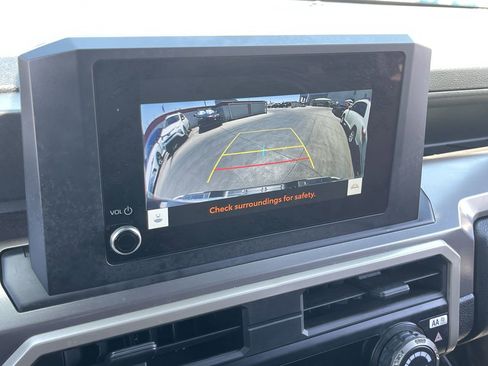Used 2025 Toyota Tacoma SR5 AWD/4WD image 17