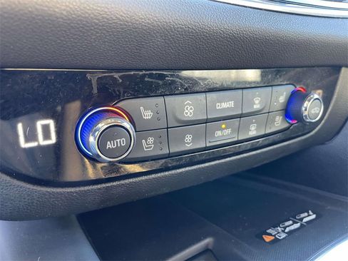 Used 2024 Buick Enclave Premium image 25