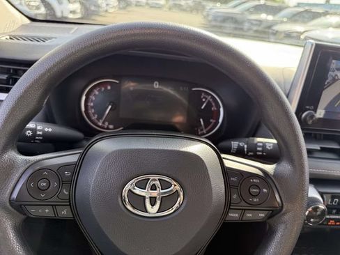 Used 2025 Toyota RAV4 XLE AWD/4WD image 26
