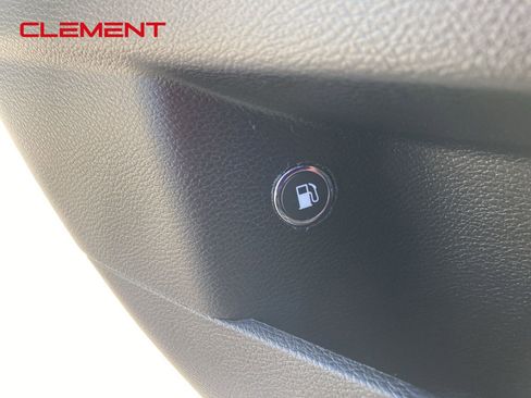 Used 2021 Chrysler 300 Touring image 22