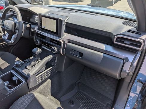 Used 2025 Toyota 4Runner SR5 AWD/4WD image 35